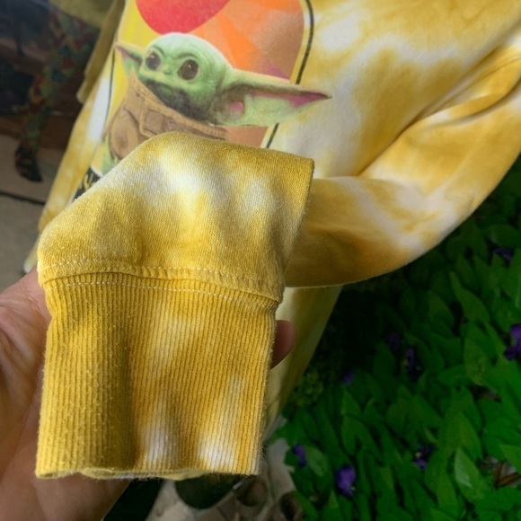 Star Wars XS Baby Yoda Against Orange Sun Graphic Sand Long Sleeve Sweatshirt - Picture 5 of 8